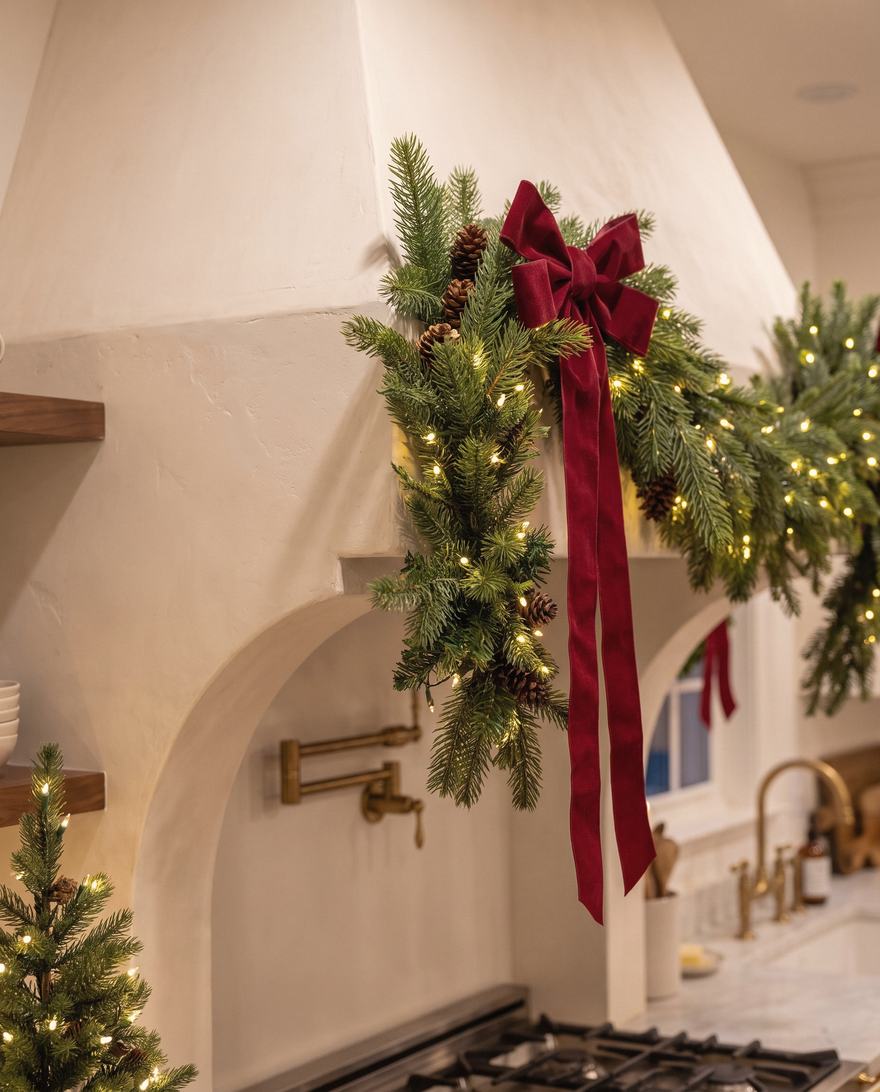 The garland and its velvet bow at the corner of the hood.